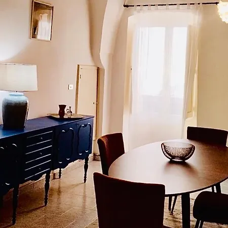 Holiday home Maison De Charme A 2 Pas Du Centre Historique